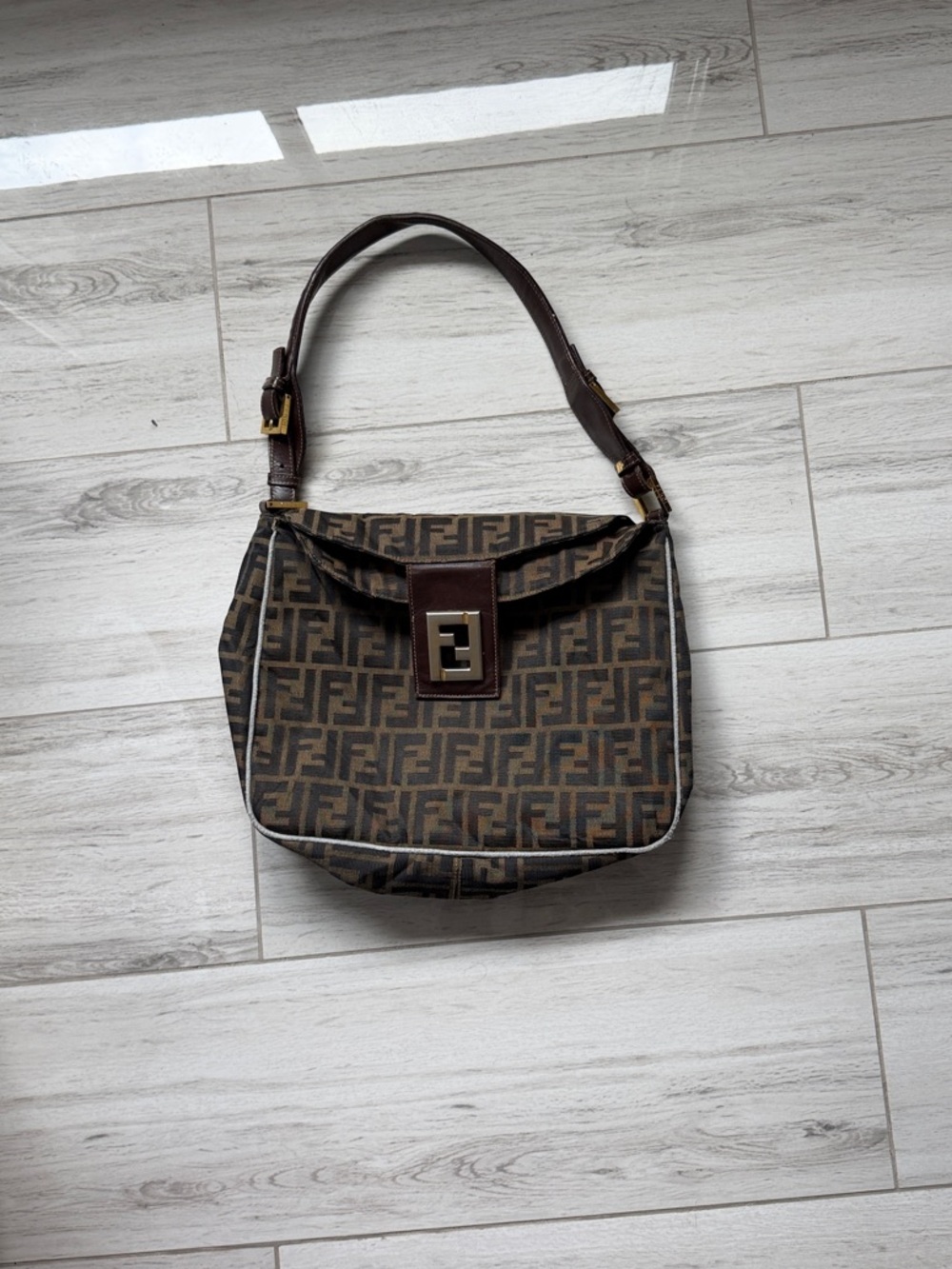 Designer-Pattern Brown Shoulder Bag - Picture 3 of 7